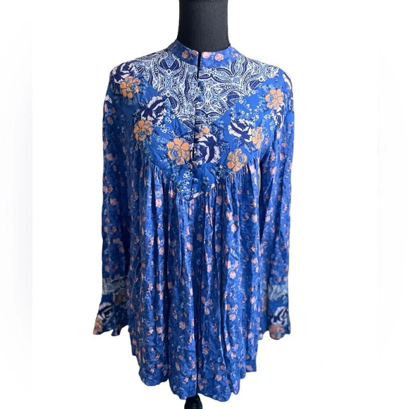 Free People Tops - Free People XS Blue Floral Fields Hi Low Oversize Tunic Partial Button